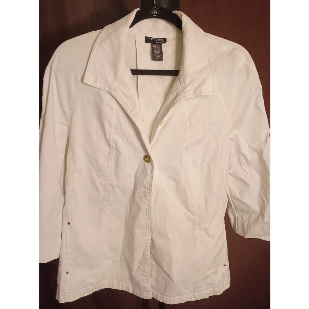 Attyre New York women's white lightweight jacket featuring a lapel collar,...